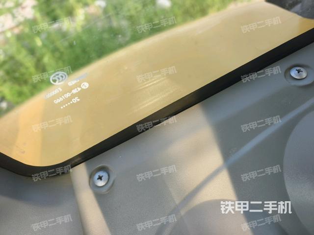 后窗玻璃角标（驾驶室部分）