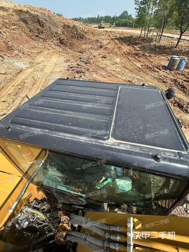 驾驶室顶部（整机外观）