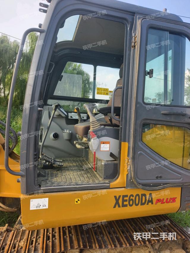  驾驶室正侧（驾驶室部分）