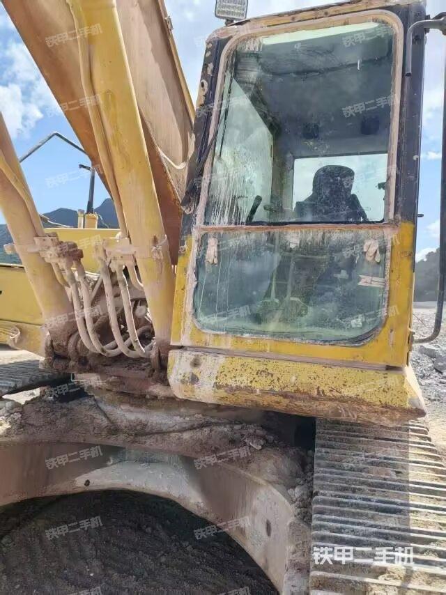 大臂油缸整体 竖拍（工作和回转装置）