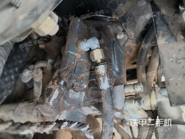 液压泵舱室正面整体（整机外观）