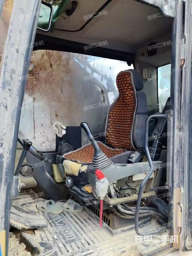 后窗玻璃角标（驾驶室部分）