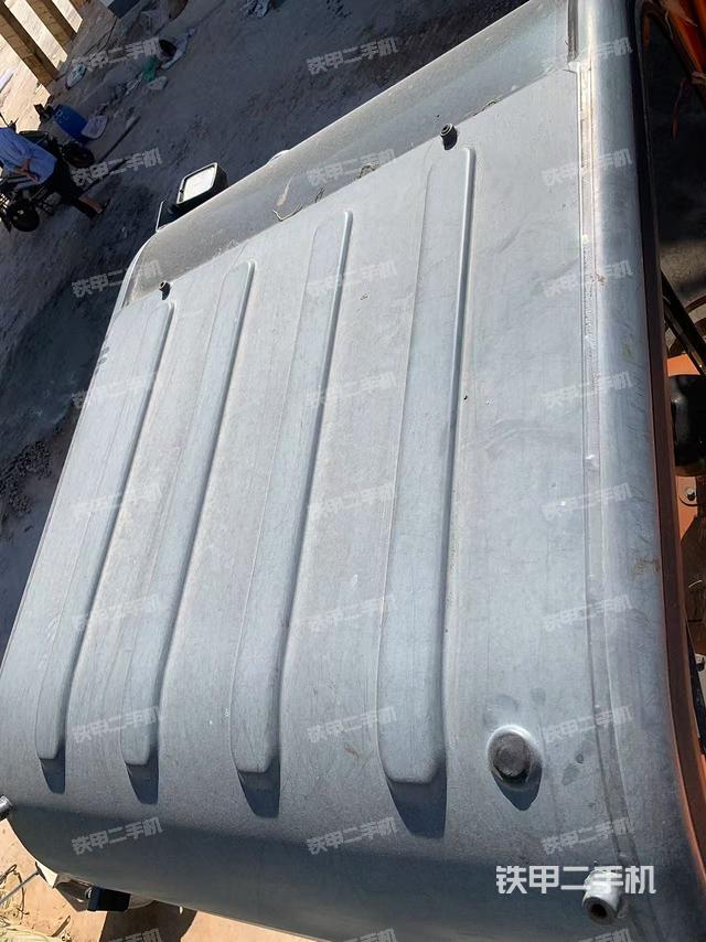 驾驶室顶部（整机外观）