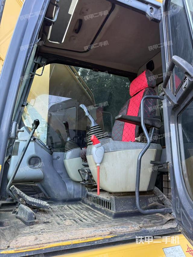 驾驶室整体（整机外观）