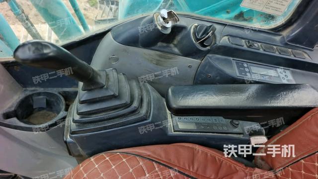 座椅右側(cè)控制臺/鑰匙門/油門/含右手柄（駕駛室部分）