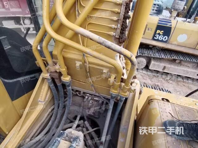 转盘和下车架正前（工作和回转装置）