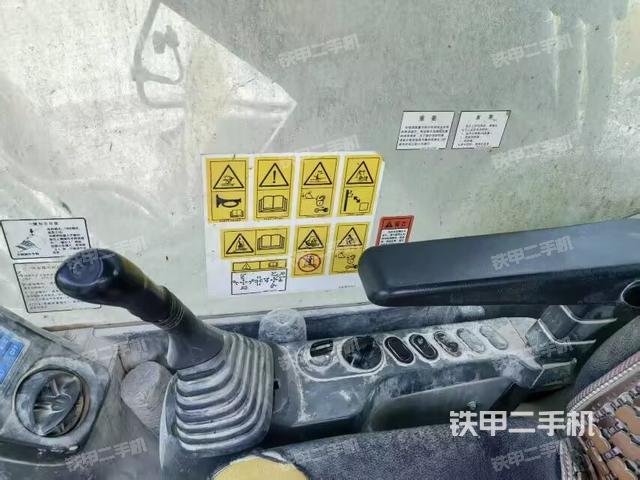 座椅左侧控制台/音响/含左手柄（驾驶室部分）