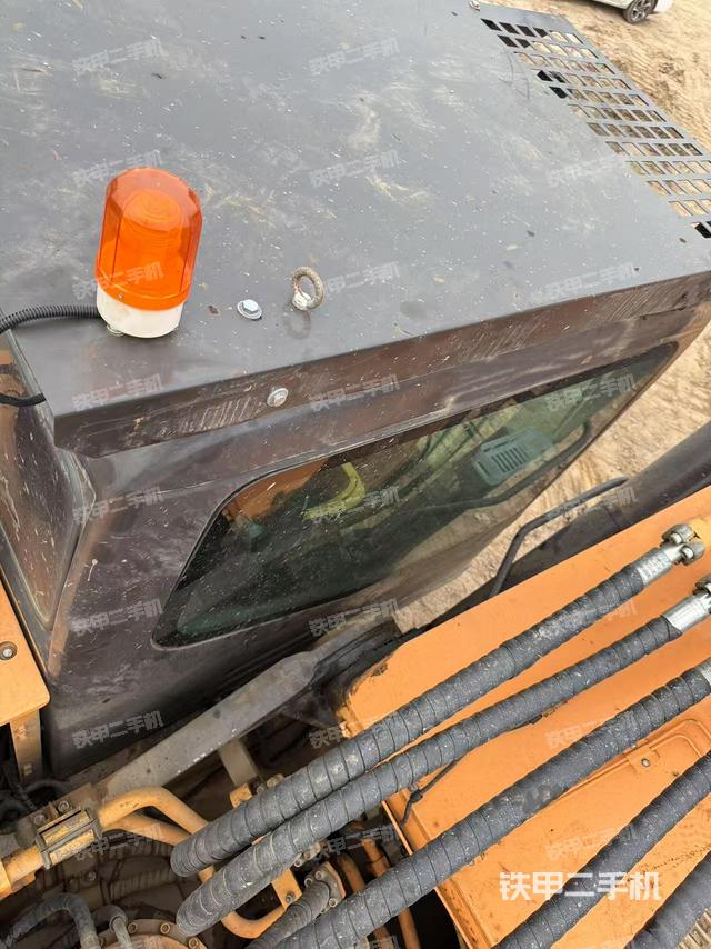 驾驶室顶部（整机外观）