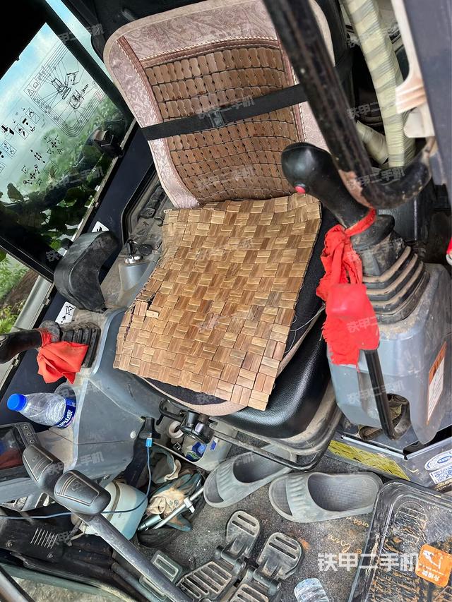 驾驶室整体（整机外观）