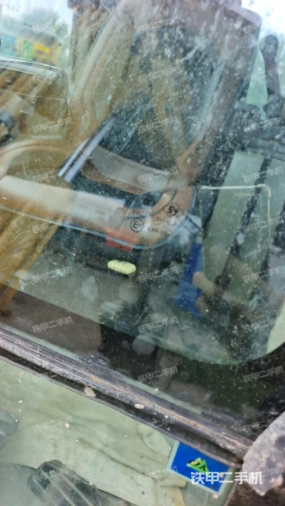 后窗玻璃角标（驾驶室部分）