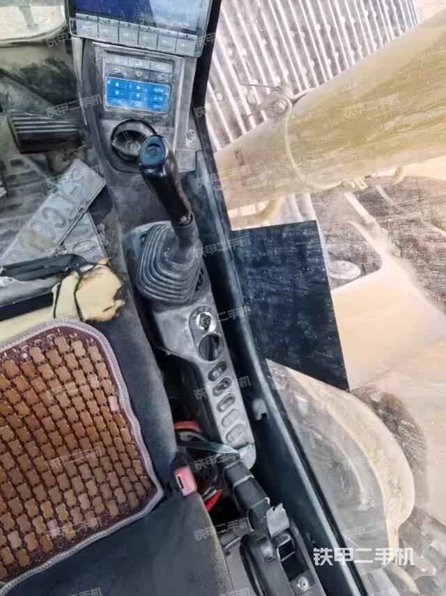 座椅右侧控制台/钥匙门/油门/含右手柄（驾驶室部分）