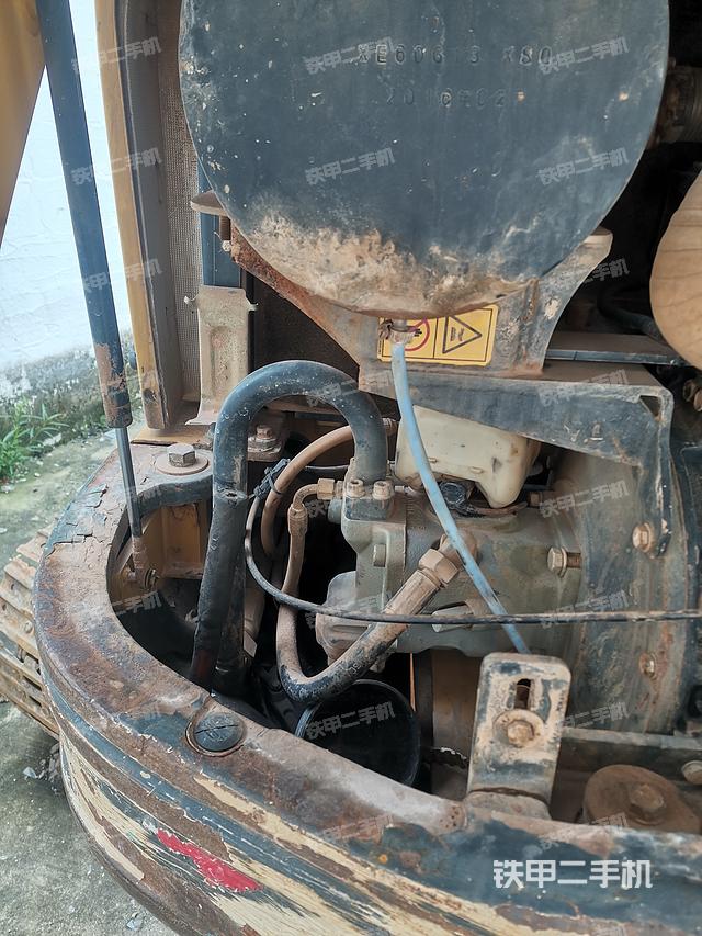 液壓泵艙室正面整體（整機(jī)外觀）