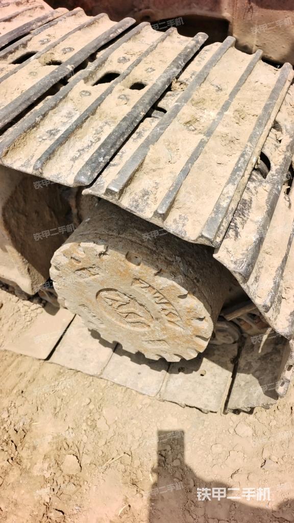 右驅(qū)動輪（行走機(jī)構(gòu)）