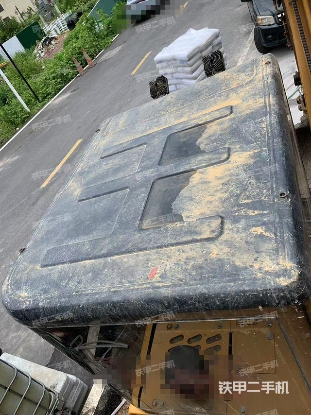 驾驶室顶部（整机外观）