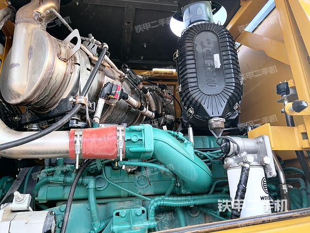 发动机右侧（整机外观及大件）