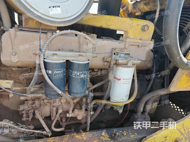 發(fā)動(dòng)機(jī)右側(cè)全景（推土機(jī)發(fā)動(dòng)機(jī)艙）