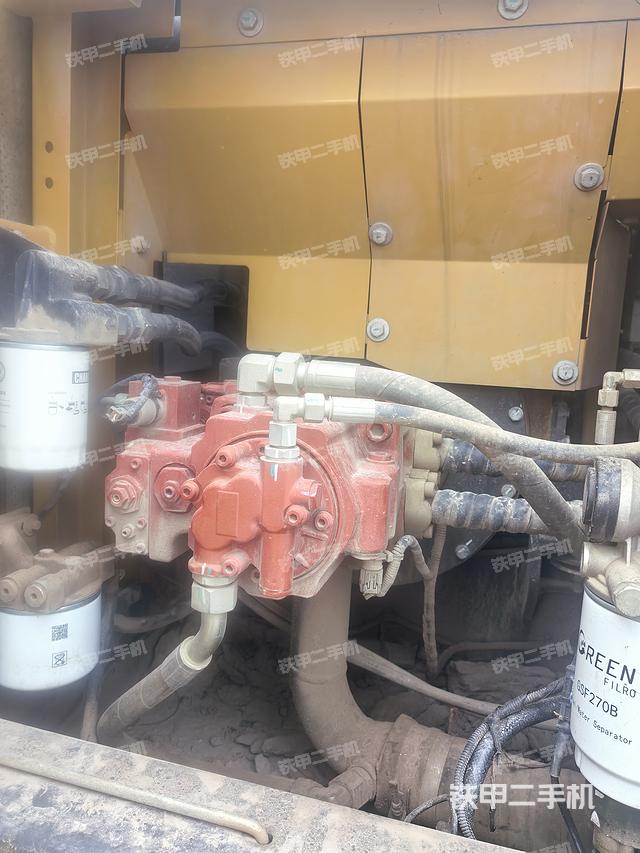 液压泵舱室正面整体（整机外观）