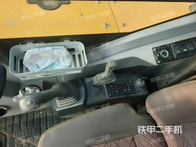 座椅左侧控制台/音响/含左手柄（驾驶室部分）