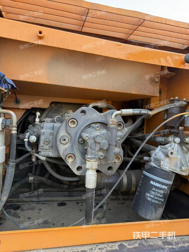 液压泵舱室正面整体（整机外观）