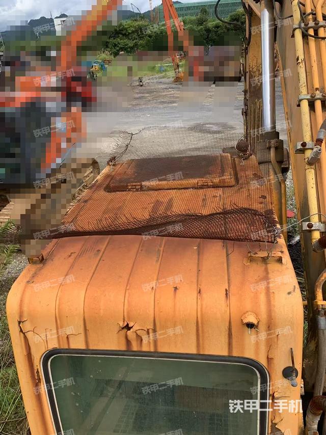 驾驶室顶部（整机外观）