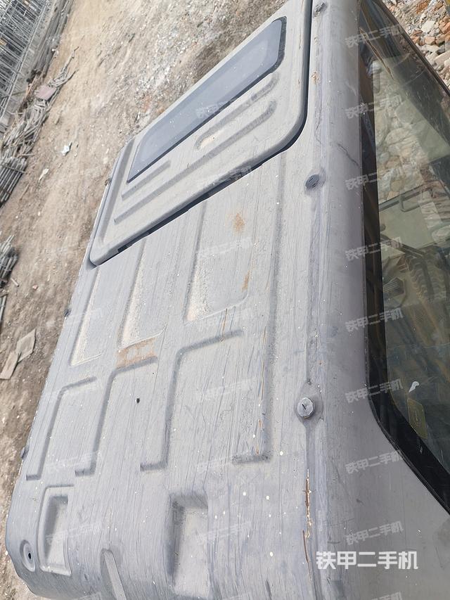 驾驶室顶部（整机外观）