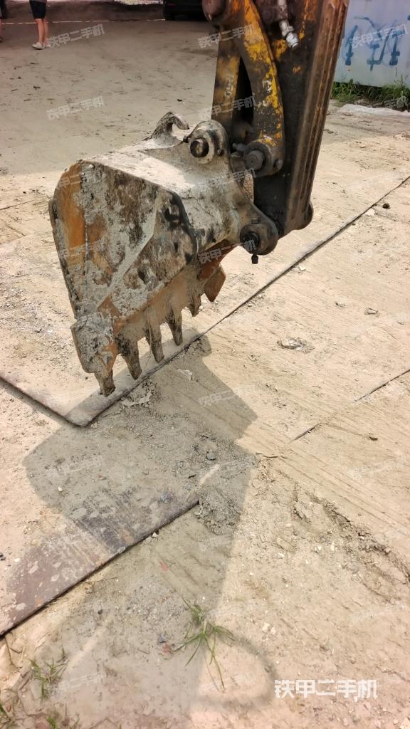 铲斗右后整体（工作和回转装置）