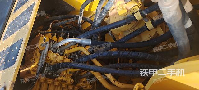 回转马达和主控阀（整机外观）