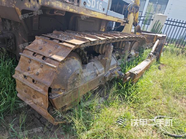 左側(cè)履帶全景（推土機(jī)底盤及工作裝置）