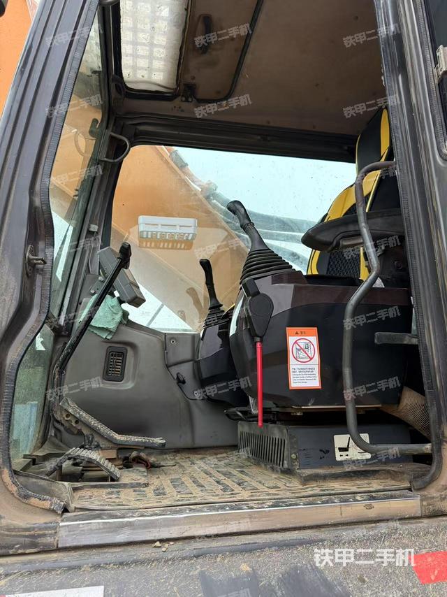 驾驶室整体（整机外观）