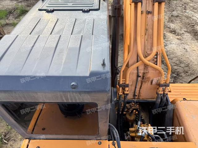 驾驶室顶部（整机外观）