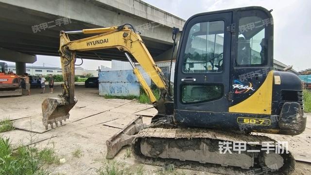 现代R60-7挖掘机