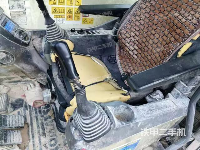 座椅右侧控制台/钥匙门/油门/含右手柄（驾驶室部分）