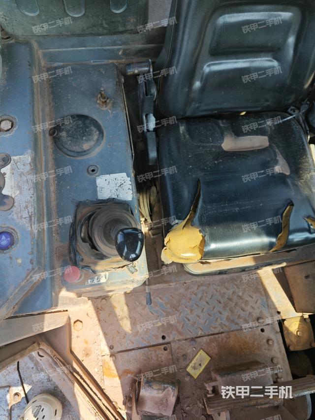 操作手柄右（推土機(jī)駕駛室）