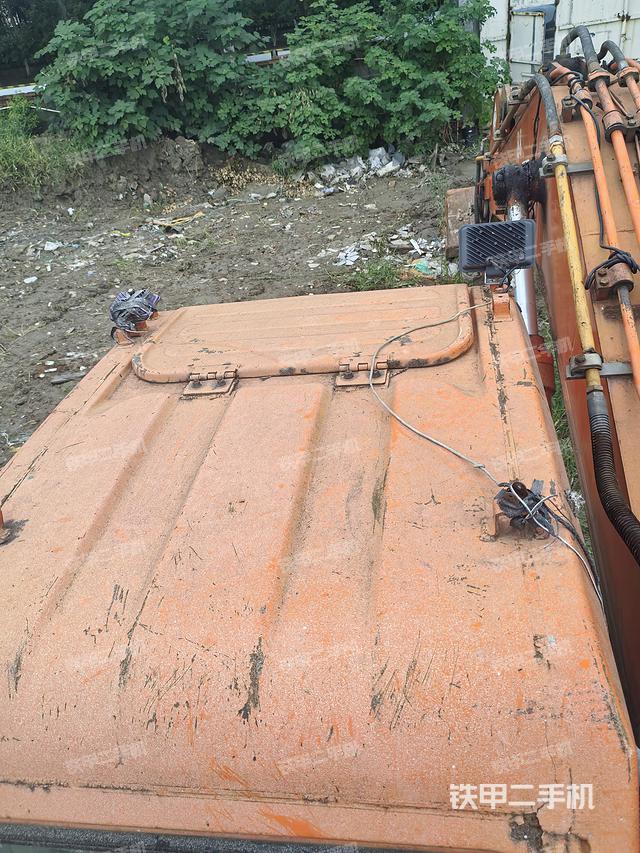 駕駛室頂部（整機外觀）