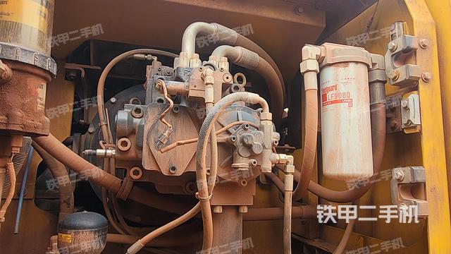 液壓泵艙室正面整體（整機(jī)外觀）