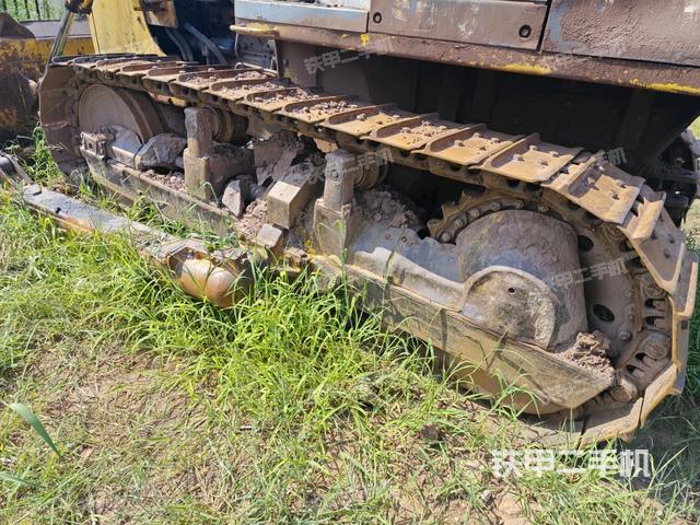 右側(cè)履帶全景（推土機(jī)底盤及工作裝置）