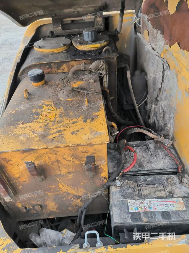 回转马达和主控阀（整机外观）