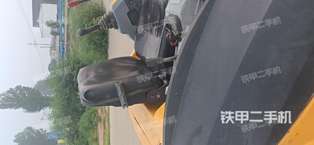 驾驶室顶部（整机外观）