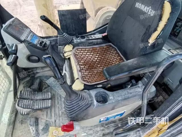 座椅左侧控制台/音响/含左手柄（驾驶室部分）