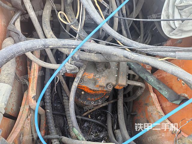 回轉馬達和主控閥（整機外觀）