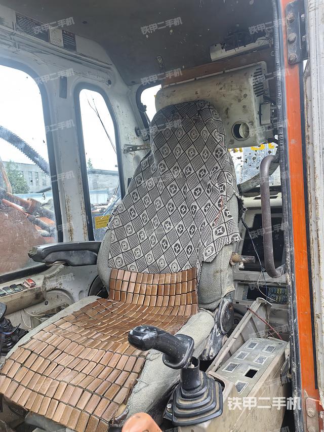 駕駛室整體（整機外觀）