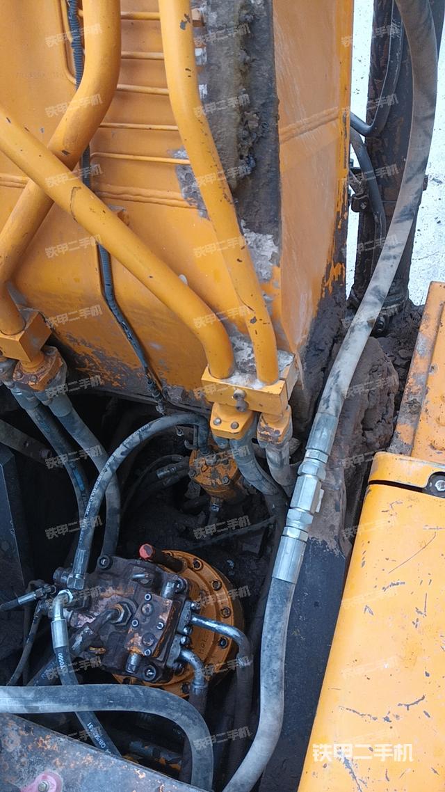 驾驶室顶部（整机外观）