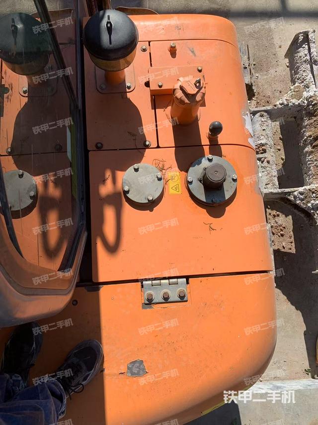 回转马达和主控阀（整机外观）