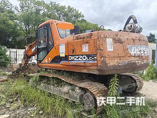 斗山DH220LC-7挖掘机实拍图片