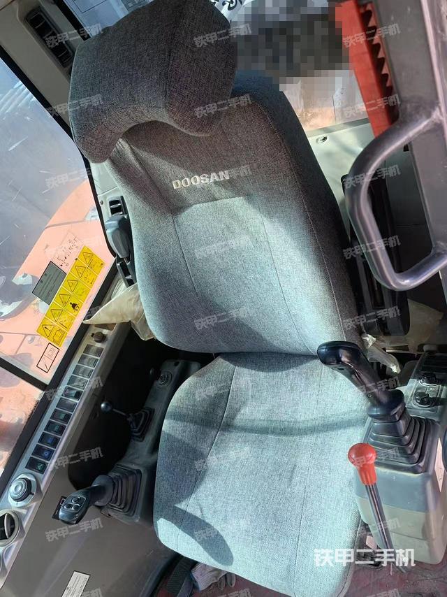 驾驶室整体（整机外观）