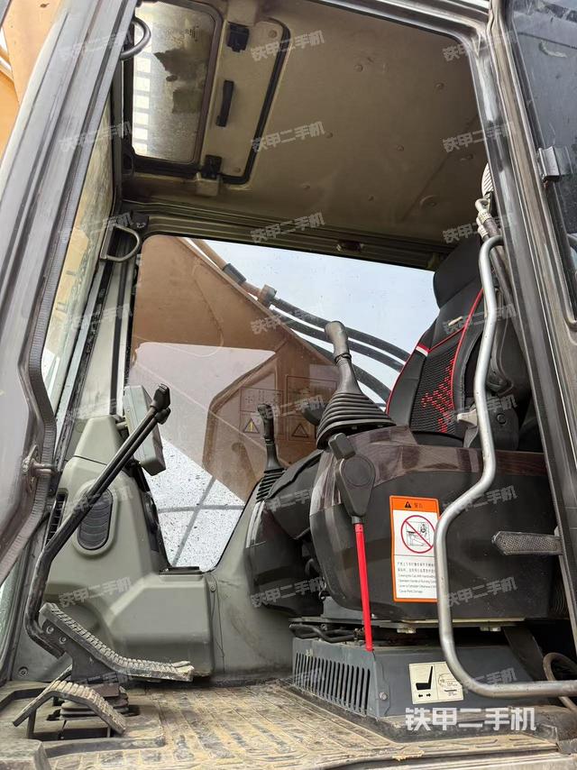 駕駛室整體（整機(jī)外觀）