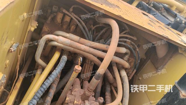 回转马达和主控阀（整机外观）