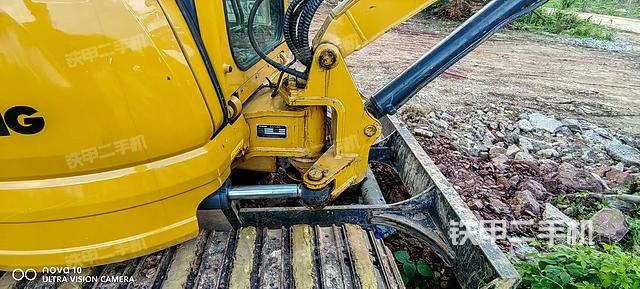 回转马达和主控阀（整机外观）