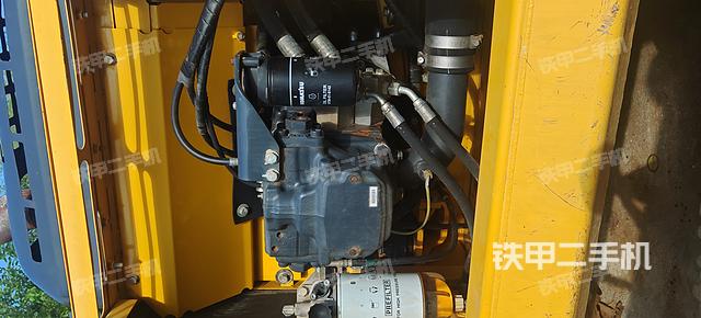 液压泵舱室正面整体（整机外观）