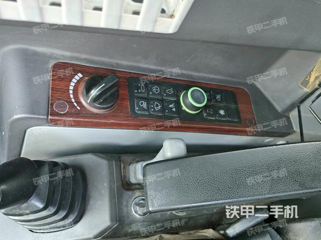 座椅左側(cè)控制臺(tái)/音響/含左手柄（駕駛室部分）